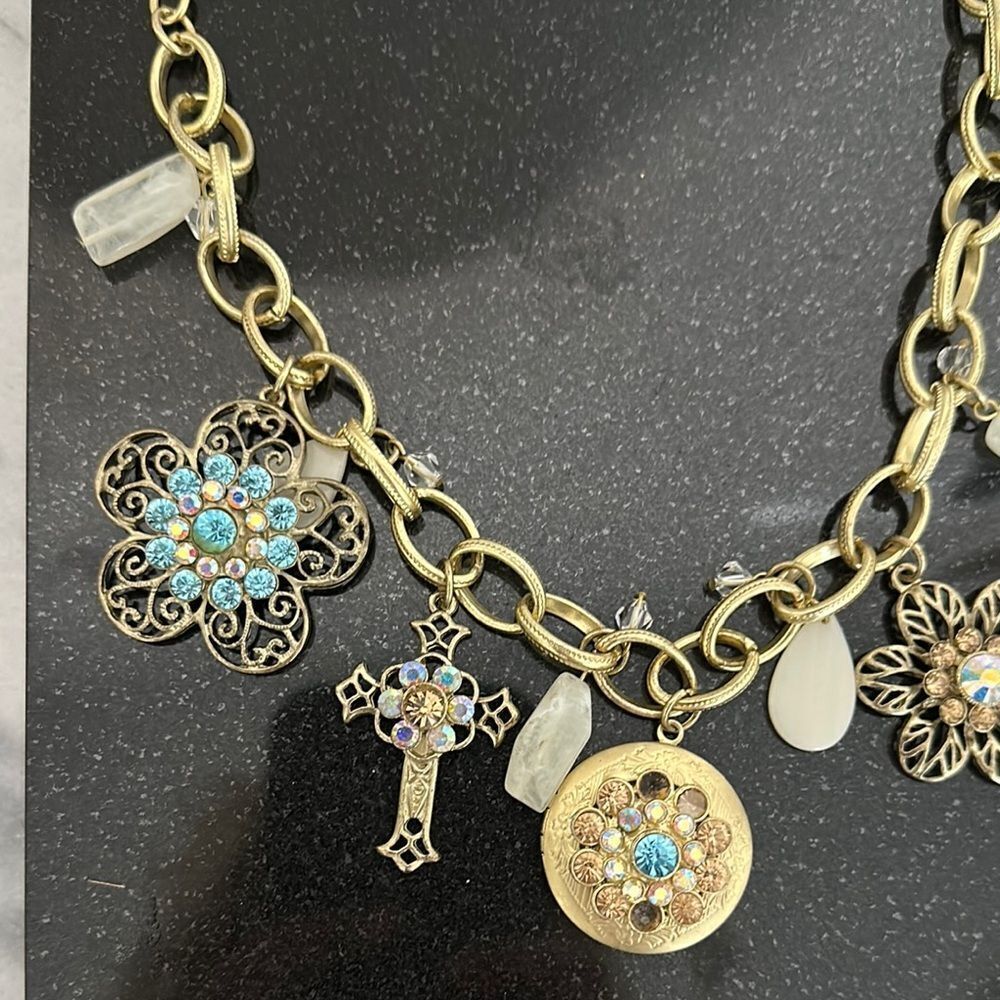 Gold tone Charm Necklace with Cristals and lock it charm - Picture 3 of 13